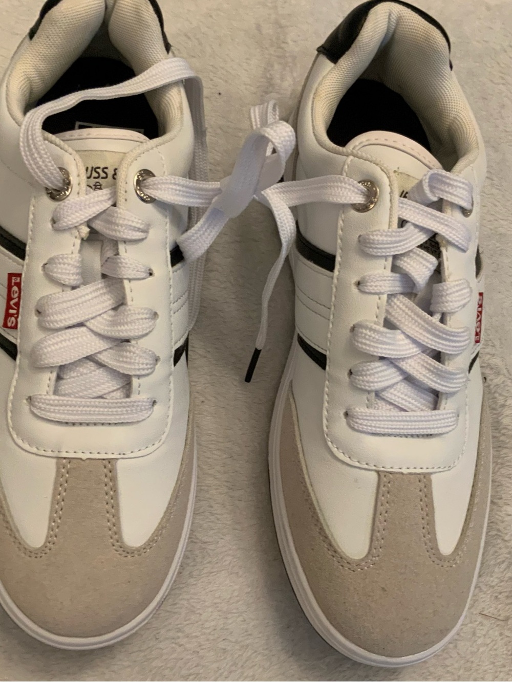 Levi's womens White Sneakers with Beige and Black Accents size 7 new   SKU 3069
